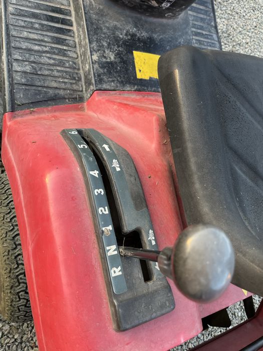 Tractoras de tuns gazon Briggs& Stratton