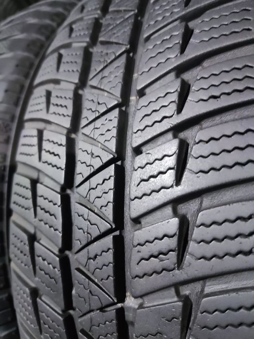 2бр зимни гуми 185/65/15 Falken EuroWinter
6.5mm
Без лепенки и кривини