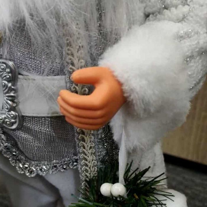 Коледна декоративна фигура Дядо Коледа в сребристи орнаменти