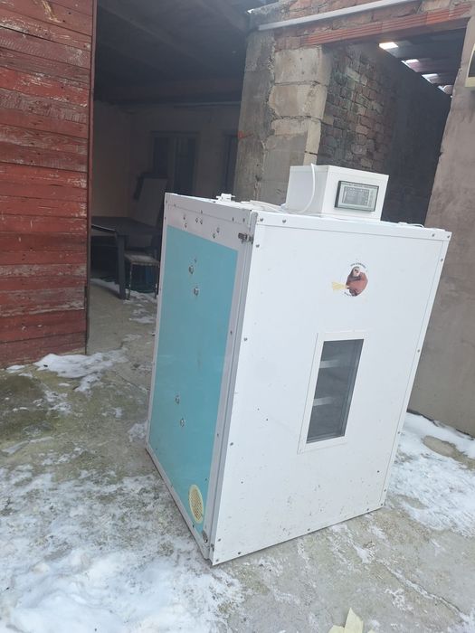 Incubator 360 de oua profesional