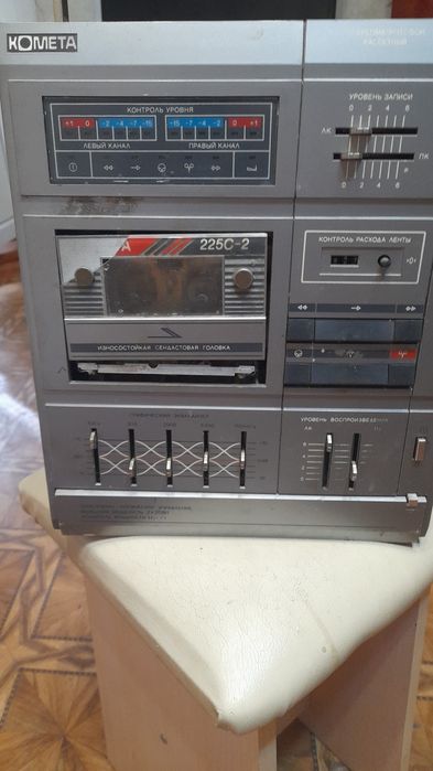 Магнитофон Комета кассетный