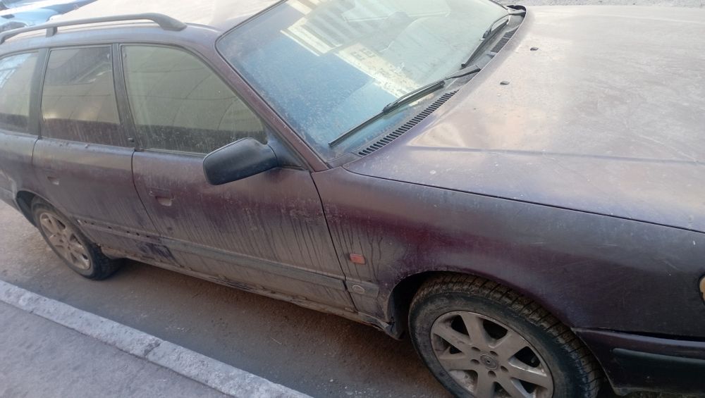 Продали авто Ауди 100 с 4 об 2, 3