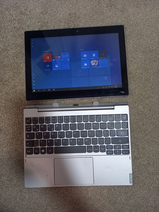 Laptop tableta cu windows 10,