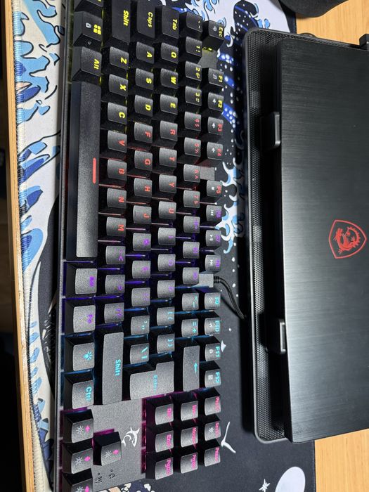 Геймърска клавиатура White Shark със сини суичове