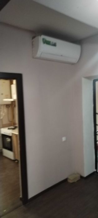 Yangiyol Gulbahor 1 maktab oldida