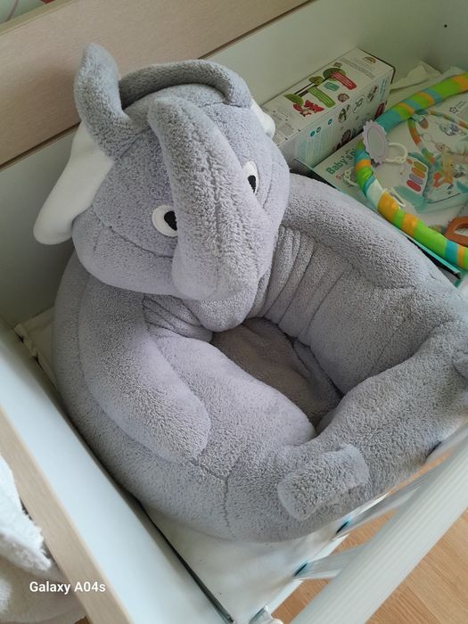 Продавам детска кошара,столче за хранене,лятна количка,