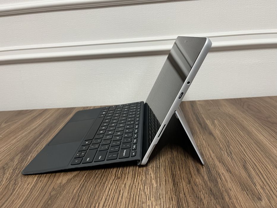 Surface go планшет на Windows 10 дюймов. Pentium 4425y 4gb 64 память