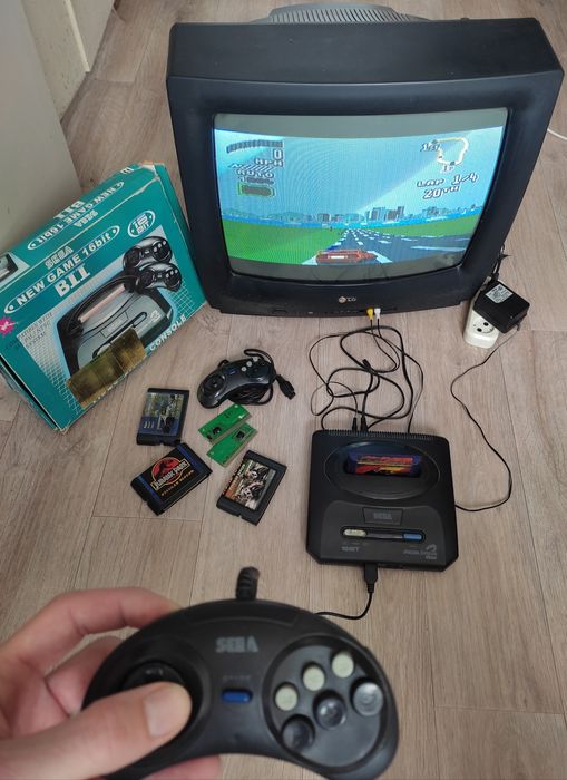 Sega Mega Drive-2 16bit + TV