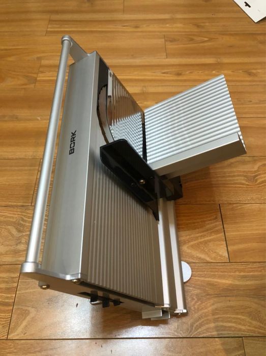 Ломтерезка Bork Новая