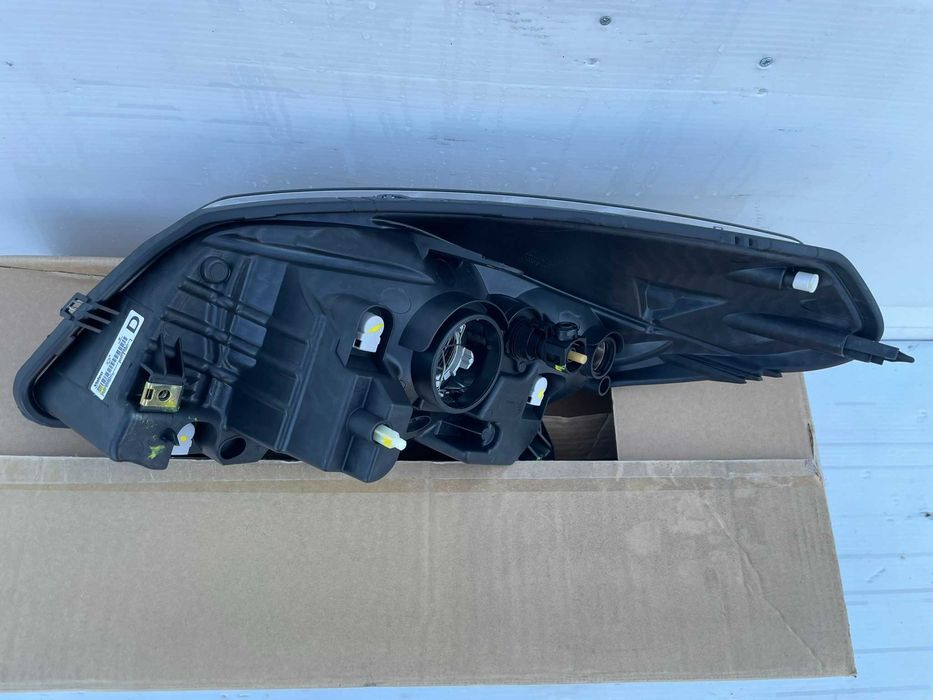 Far dreapta Dacia Sandero 1 2008+ nou original Renault