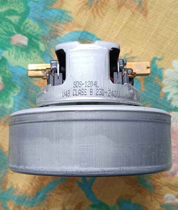 Електромотор за прахосмукачка PANASONIC 1200 W с 2 гумени уплътнения.