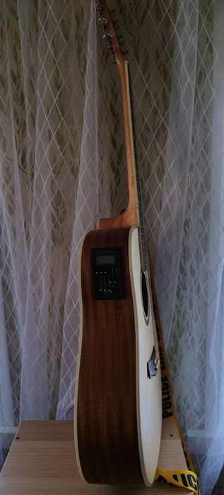 Электроакустическая гитара