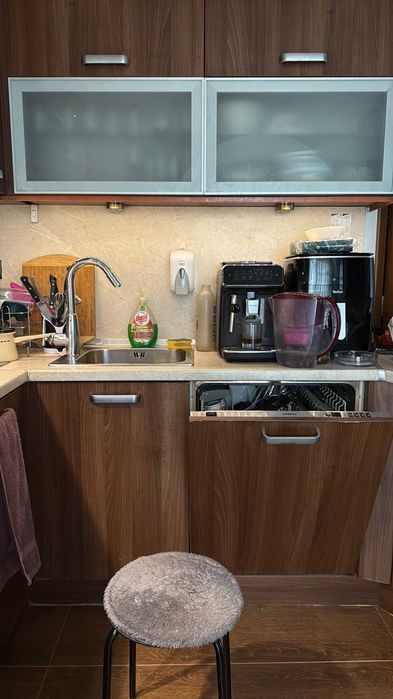Продавам кухня с вградени електроуреди