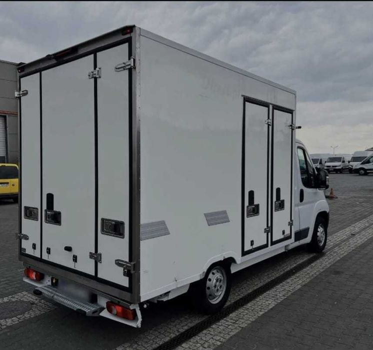 Inchiriez duba fara sofer