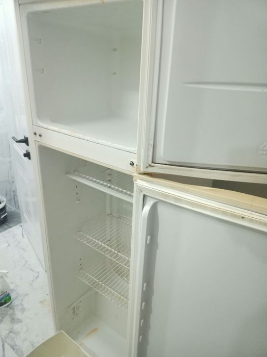 Газ плита. Холодильник  б/у.