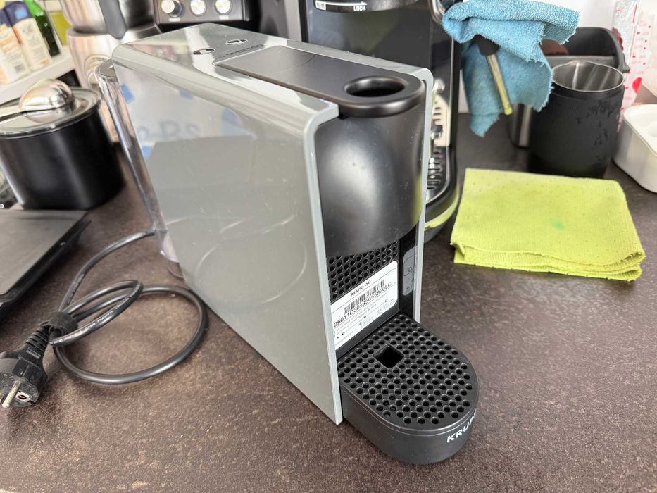 Espressor Nespresso Essenza Mini folosit putin.