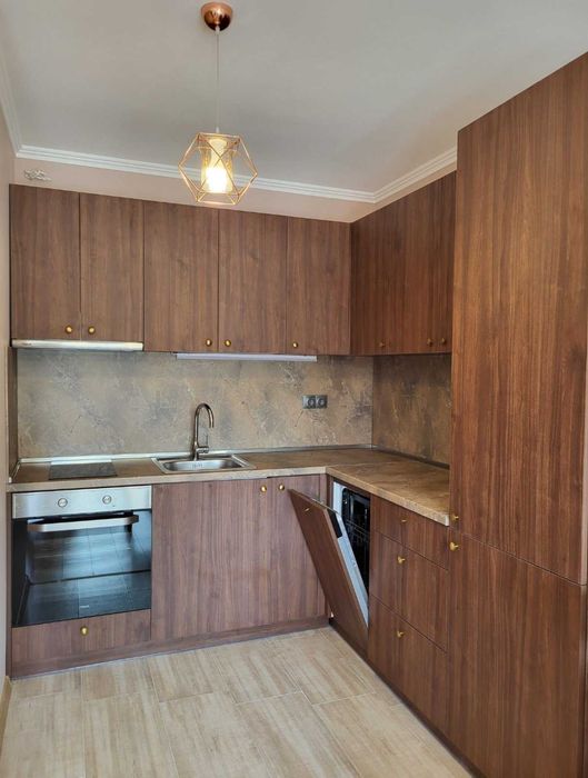 Дава се под наем Двустаен апартамент в Пловдив, Център - 68 кв.м за 700 € - Снимка #2