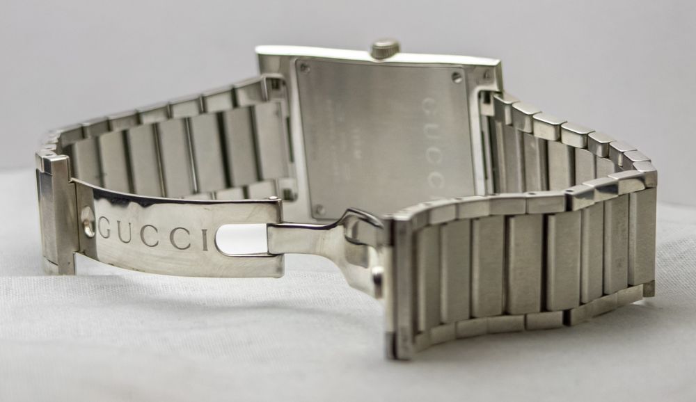 Продавам мъжки часовник Gucci