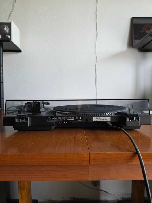 Technics SL-BD22D pick-up vintage. estetic impecabil!! O mica problema la parghia de ridicare a bratului, dar functional!