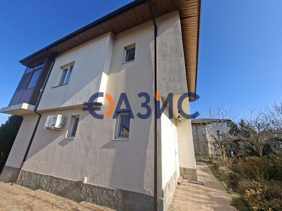 Къща 173 кв. м. на парцел 757 кв. м., в с. близнаци, Общ. Аврен,