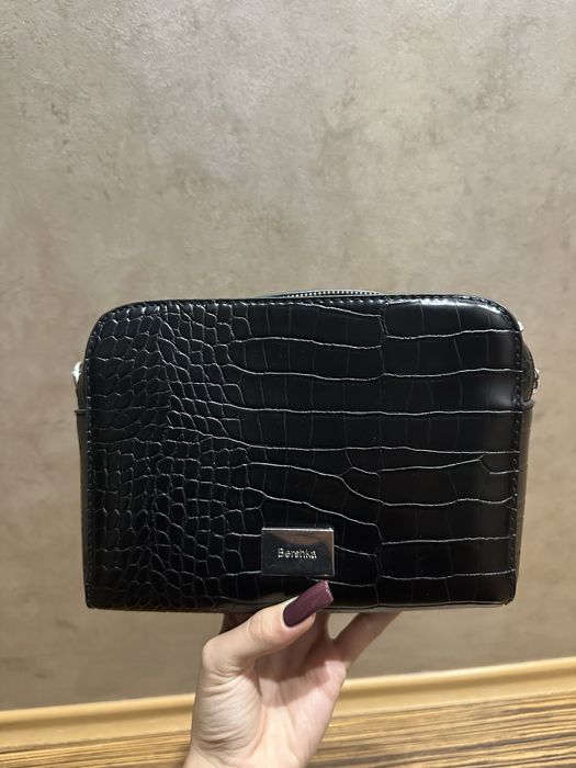 дамска чанта bershka