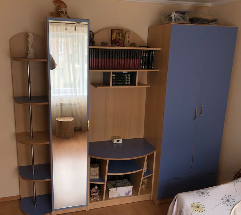 Vând birou +corp mobilier biblioteca cu dulap