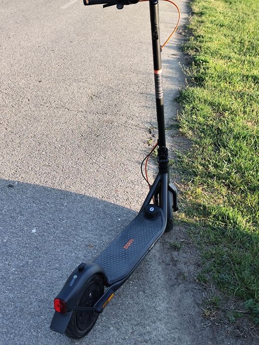 Vând trotineta ninebot F2 PLUS,garanție valabila
