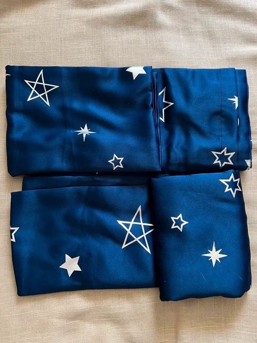 Set 2 draperii blackout (care blocheaza lumina)  Encasa Homes 113×137 cm – bleumarin cu stele argintii