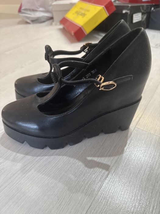 Туфли 38 размер, отдам даром