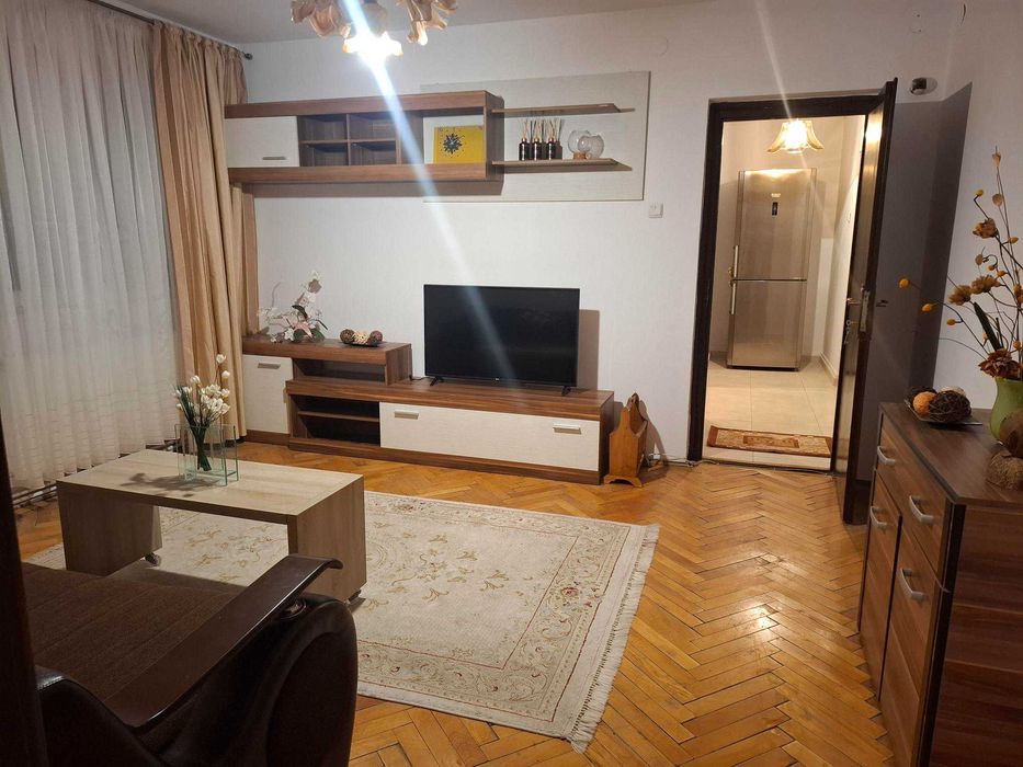 Închiriez apartament 2 camere, Arad, central - str. Ghe. Șincai