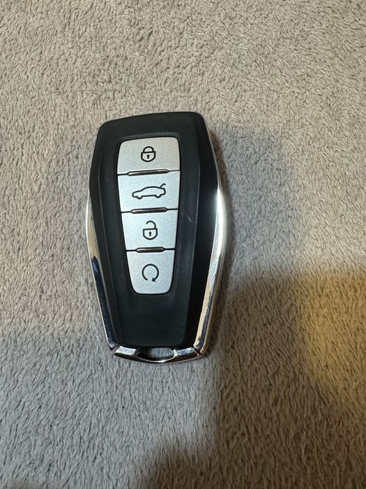 Новый оригинальный ключ geely
