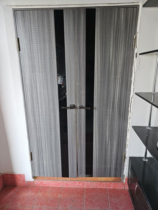 Дверь двухсторчатый и одна дверь