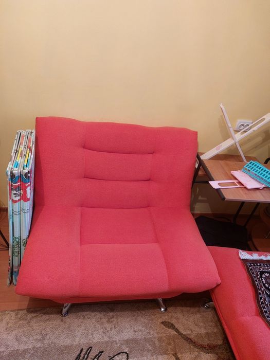 Диван раскладной с двумя креслами