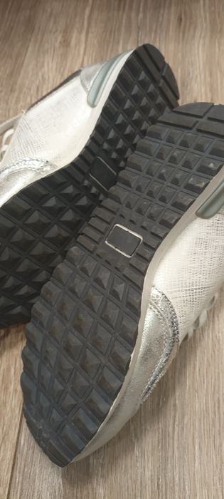 Дамски спортни обувки