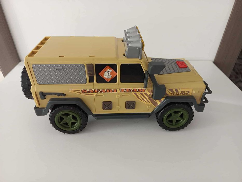 Masina de jucarie Jeep Safari Offroader Team Dickie Toys 33 cm