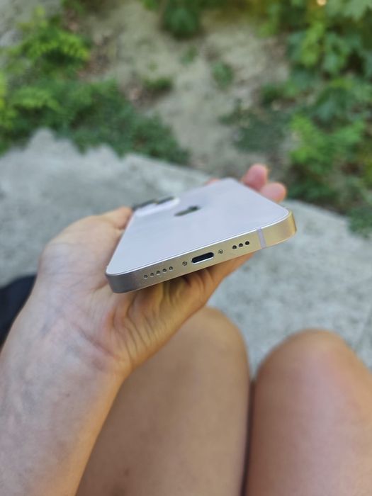 Vand Iphone 13 in perfecta stare