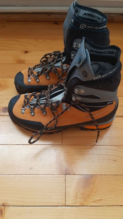 Vând Bocanci tehnici Scarpa Mont Blanc GTX, mărime 40.5