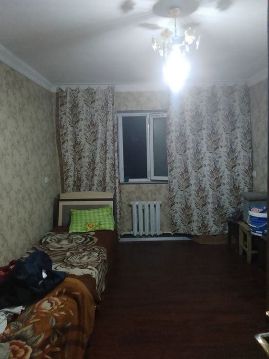 Продаётся своя 3х ком.кв.Рядом есть школа и садик 50м,въезд для машин.