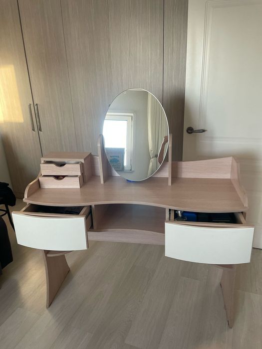 Трюмо с зеркалом