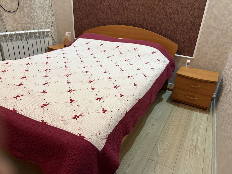 Продам кровать и тумбочки