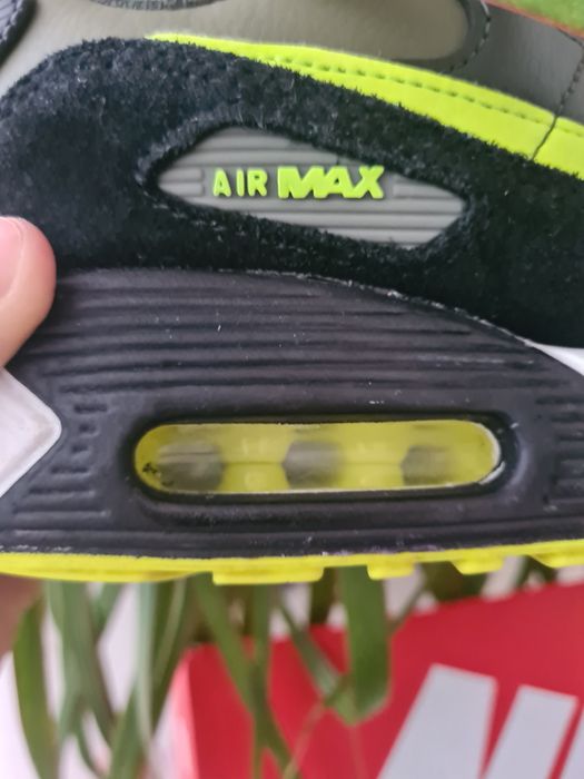 Nike Air Max 90 Medium Olive/Volt-Black. Mărimea 38,5.