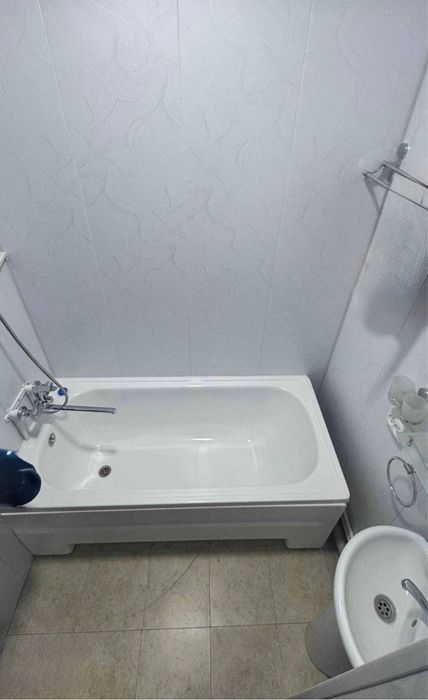 Продается 2-комнатная квартира, массив Ахмад Югнакий, школа № 256