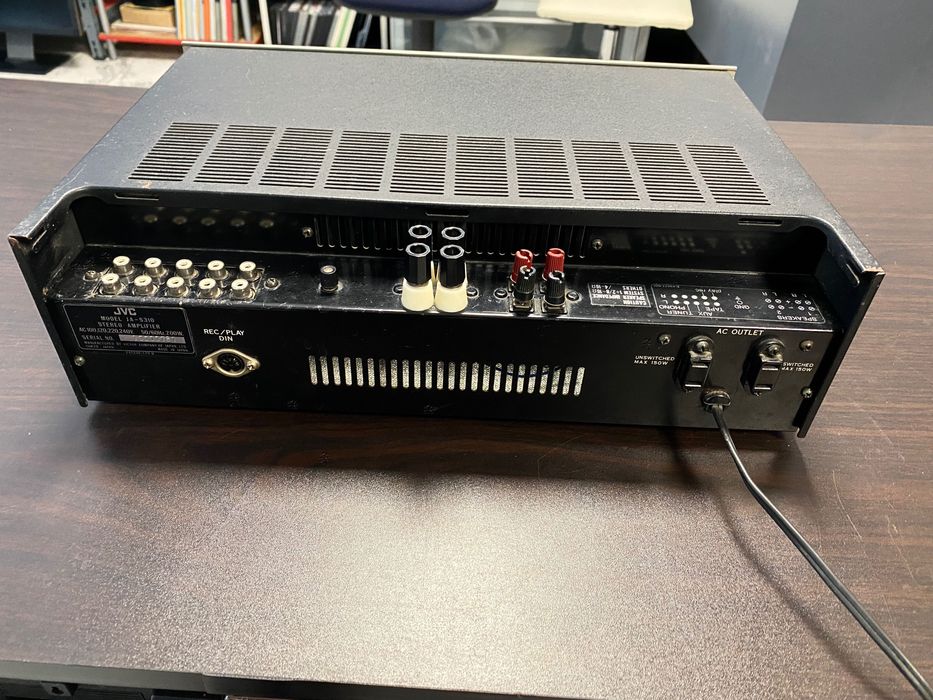 Vintage усилвател JVC