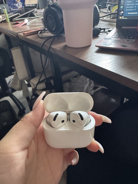 Наушники AirPods4