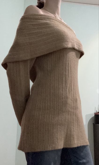 светло-коричневый свитер