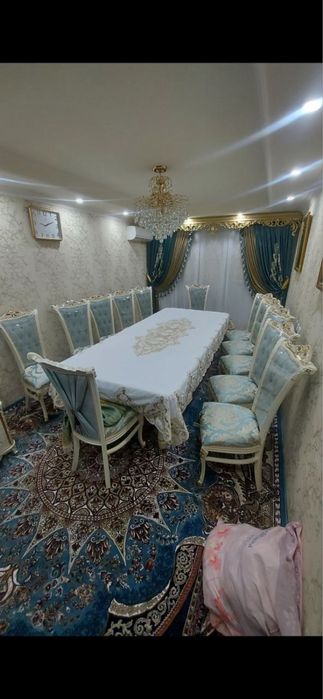 Продаю стол и стулья.12 стульев.качественный и красивый.5 миллионов500
