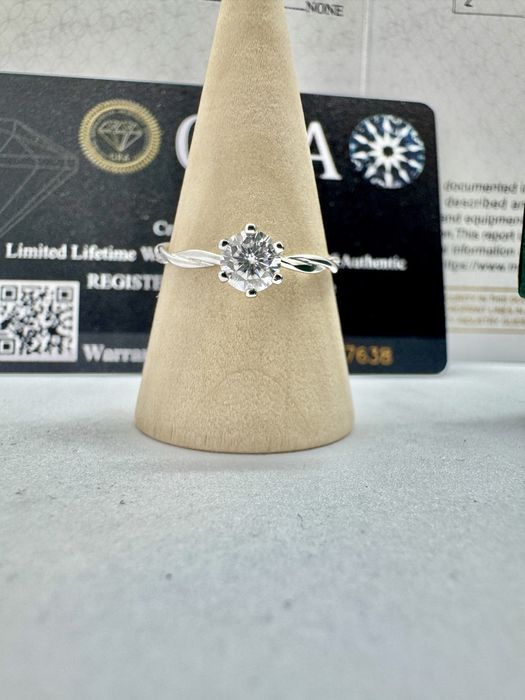 Сребърен пръстен с мойсанит (Диамант) 0.5 карата