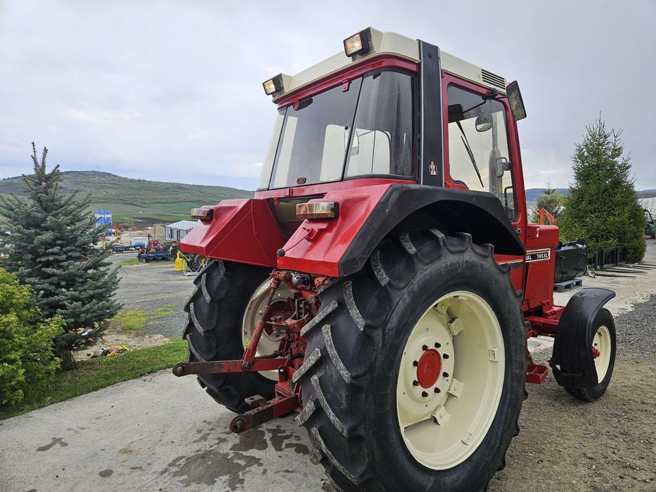 Tractor CASE International 745 XL