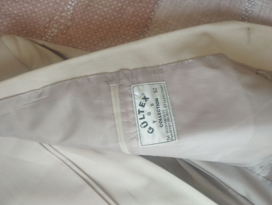 Продам двухбортный костюм