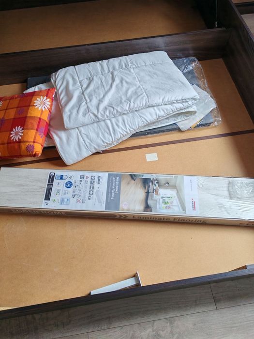 Продавам спалня с еднолицеви матрак 160 / 200 см в кафяво с механизъм